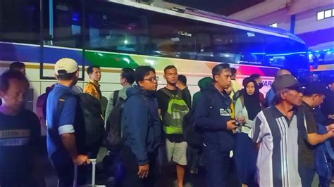 Ngeri Banyak Penumpang Telantar Sinar Jaya Kurang Armada Angkut Mudik