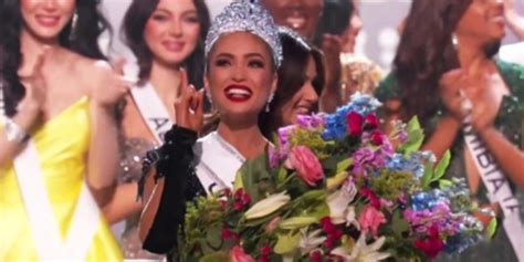 Nayib Bukele Puso De Rodillas A Miss Universo El Salvador Sede En