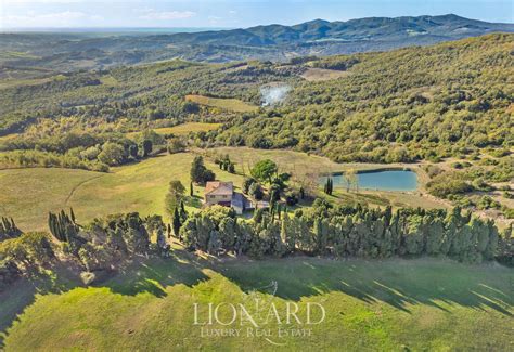 Esclusiva Villa Di Lusso Con Lago Immersa Nelle Colline Toscane Lionard