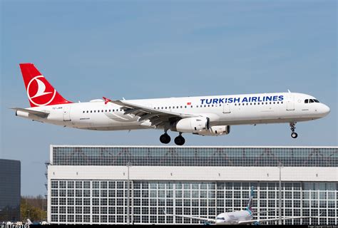 TC JRN Airbus A321 231 Turkish Airlines Moritz Babl JetPhotos