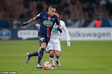 PSG Right Back Gregory Van Der Wiel Prepares To Leave Club Daily Mail