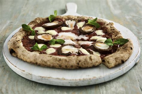 Cadbury Egg Creme Pizza. Ruining an Easter near you! : r/shittyfoodporn