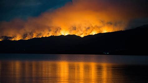 El incendio en el Parque Nacional Los Alerces ya afecta más de 1 000