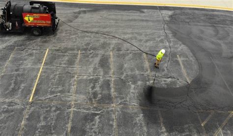 Signs That It S Time To Sealcoat Your Asphalt Pavement Solutions Llc