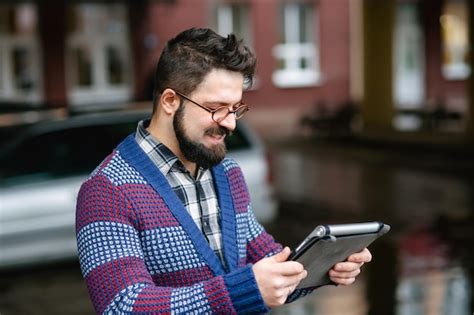 Premium Photo Urban Stylish Bearded Man With Digital Tablet On The