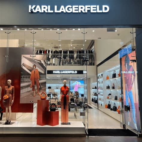 Karl Lagerfeld рядом в ТРЦ Галерея
