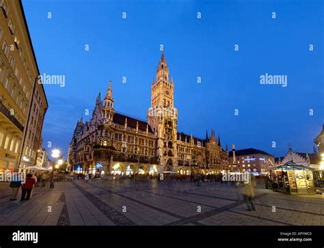 Neues Rathaus (New Town Hall), Marienplatz, at night, Munich (Munchen / Muenchen), Bavaria ...