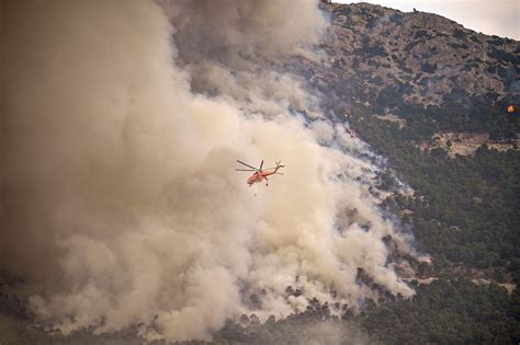 Los Incendios Se Multiplican En Grecia Y Cubren Atenas De Humo