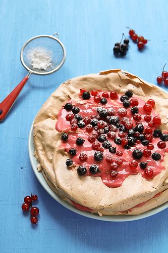 Meringue Cake With Red Currant Curd Filling Migle Flickr