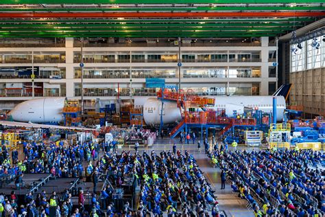 Step Inside Boeings South Carolina Dreamliner Factory Travelzuma