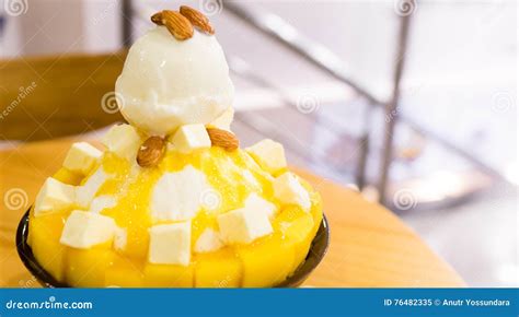 Mango Bingsu Kakigori Korean Shaved Ice Dessert Flavor Stuffed With