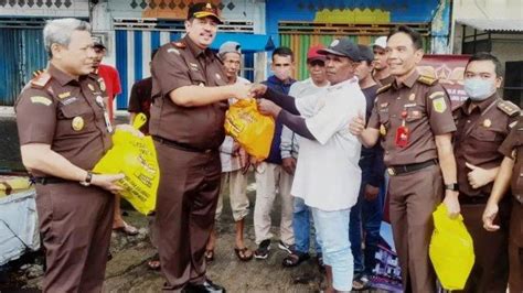 Peringati Hut Persaja Ke Kajati Dan Wakajati Maluku Utara Bagi Bagi