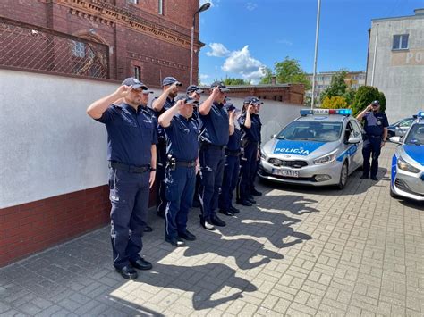 Policjanci Z Powiatu Nakielskiego Oddali Cze O Nierzowi Kt Ry