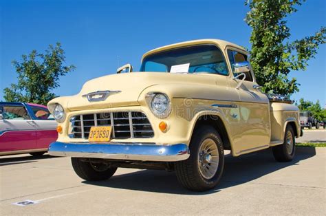 Camioneta Pickup 1955 Del Modelo 3100 De Chevrolet Foto De Archivo