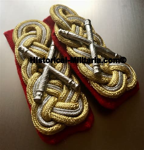 Generalfeldmarschall shoulder straps including Marschallstäbe R I