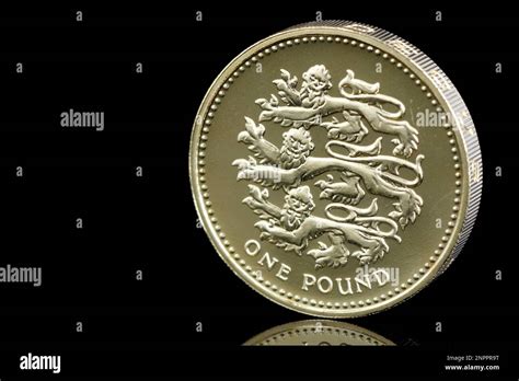 2002 Proof £1 Featuring The 3 Lions Which Represents England The Three