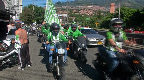 Caravana De Hinchas Verdes Para Apoyar A Atlético Nacional