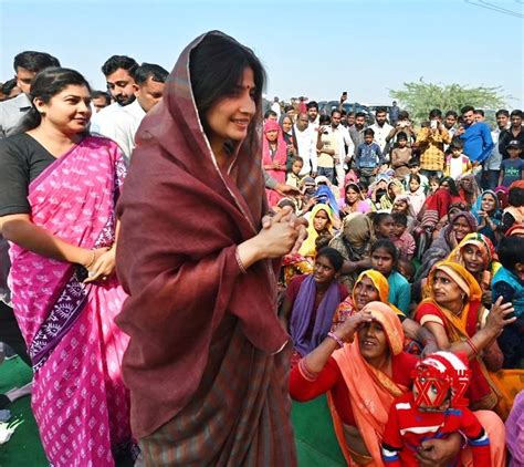 Mainpuri Samajwadi Party Candidate From Mainpuri Dimple Yadav Meets