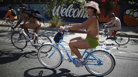 Hüllenloser Protest beim World Naked Bike Ride Wer sein Rad liebt