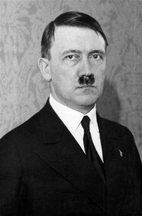 Hitler 卍 Dandole una Vuelta al Pasado