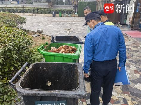 南京建邺城管开展餐饮行业垃圾分类执法检查商户要求南苑街道