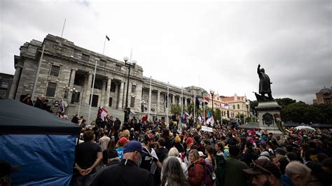 New Zealand Officials Play Manilow Macarena For Vaccine Protests