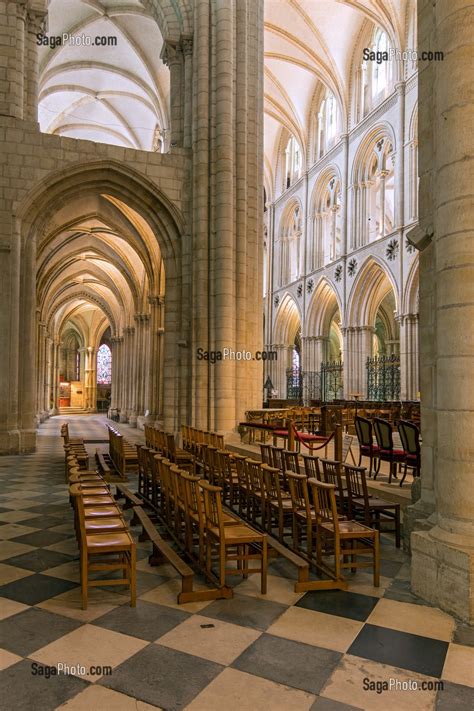 Photo De VUE DU CHOEUR GOTHIQUE XII EME SIECLE DEPUIS LE TRANSEPT NORD