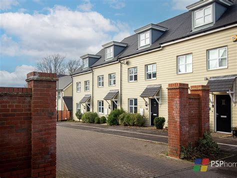 3 Bed Terraced House For Sale In Larkspur Drive Burgess Hill Rh15 Zoopla