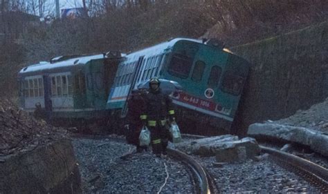 Maltempo Ciclone Zissi Frana Sui Binari In Piemonte Deraglia Treno