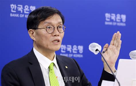 [포토] 기준금리 인상 설명하는 이창용 한은 총재 이투데이