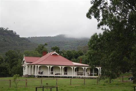 Red roof house, Australian country houses, House exterior color schemes