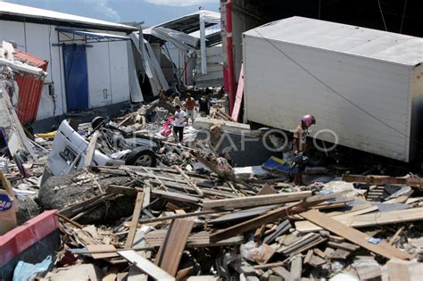 Mengais Yang Tersisa Dari Tsunami Antara Foto