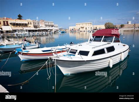 Visitar El Puerto De La Antigua Y Encantadora Ciudad De Rethymno Isla