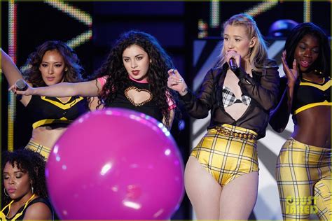 Iggy Azalea Peforms Fancy With Charli Xcx At The Mtvu Woodie Awards 2014 Photo 3071808