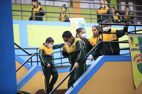 Simulacro contra incendios en el colegio Héroes del Cenepa Galería