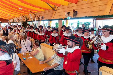 Er Ffnungswochenende Des Heilbronner Volksfestes Mit Fassanstich