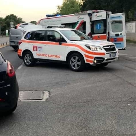 Ha Un Malore Alla Guida Carabinieri Lo Rianimano In Mezzo Al Parcheggio