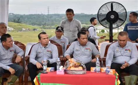 Galeri Foto Ketua Dprd Kota Pekanbaru Hadiri Penanaman Bibit Pohon