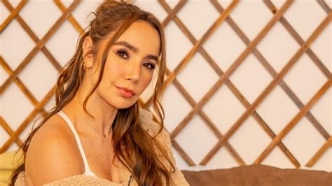 Paola Jara subió la temperatura con microscópico bikini
