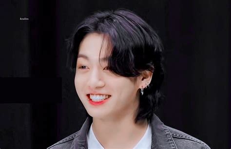 Pin On Jk Gifs In Jungkook Hot Jungkook Beauty