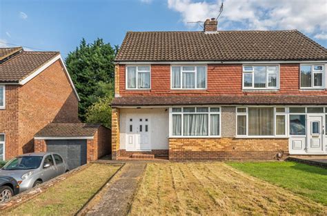 3 Bed Semi Detached House For Sale In Mount Close High Wycombe Hp12 £