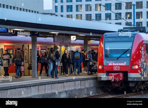 Bahnhof K Ln Deutz Bahnsteig F R Nahverkehrsz Ge S Bahn