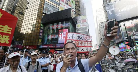 Los Manifestantes De Hong Kong Mantienen Sus Posiciones Tras Un Amago