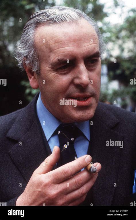 El Actor Inglés George Cole Que Protagoniza En La Serie De Televisión