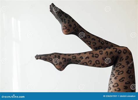 Belles Jambes De Femmes Minces En Collants Noirs Image Stock Image Du Flirter Lingerie