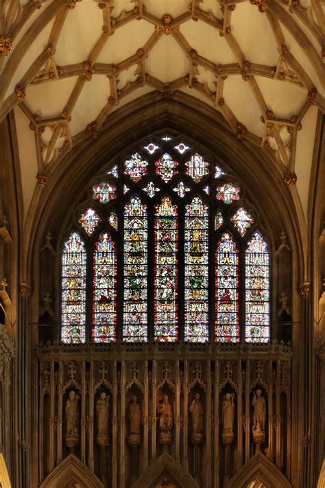 Wells Cathedral Jesse Tree Window – Holy Well Glass