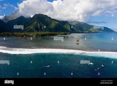 Teahupoo surf tahiti hi-res stock photography and images - Alamy