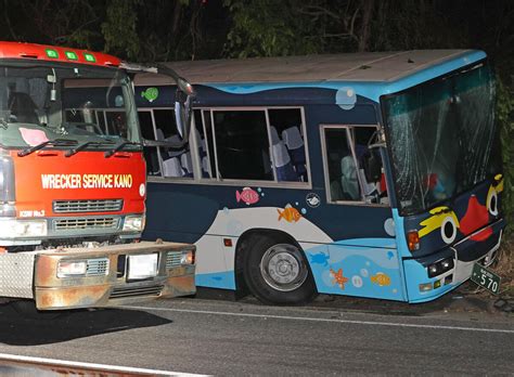 東北道事故、 バス運転手と乗客の計3人死亡 エンジントラブルで停車か 追突のトラック運転手大けが 河北新報オンライン