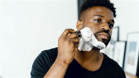 How To Shave With a Safety Razor - Ultimate Guide - Artisan Shaving