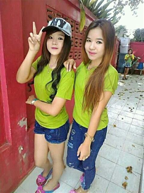 Lesbian Girls From Denpasar City Bali Indonesia Denpasar Crown Jewelry City Fashion Moda